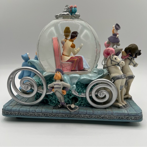 Disney  50th Anniversary Musical Snow Globe Carriage with Cinderella and Prince - Picture 3 of 17